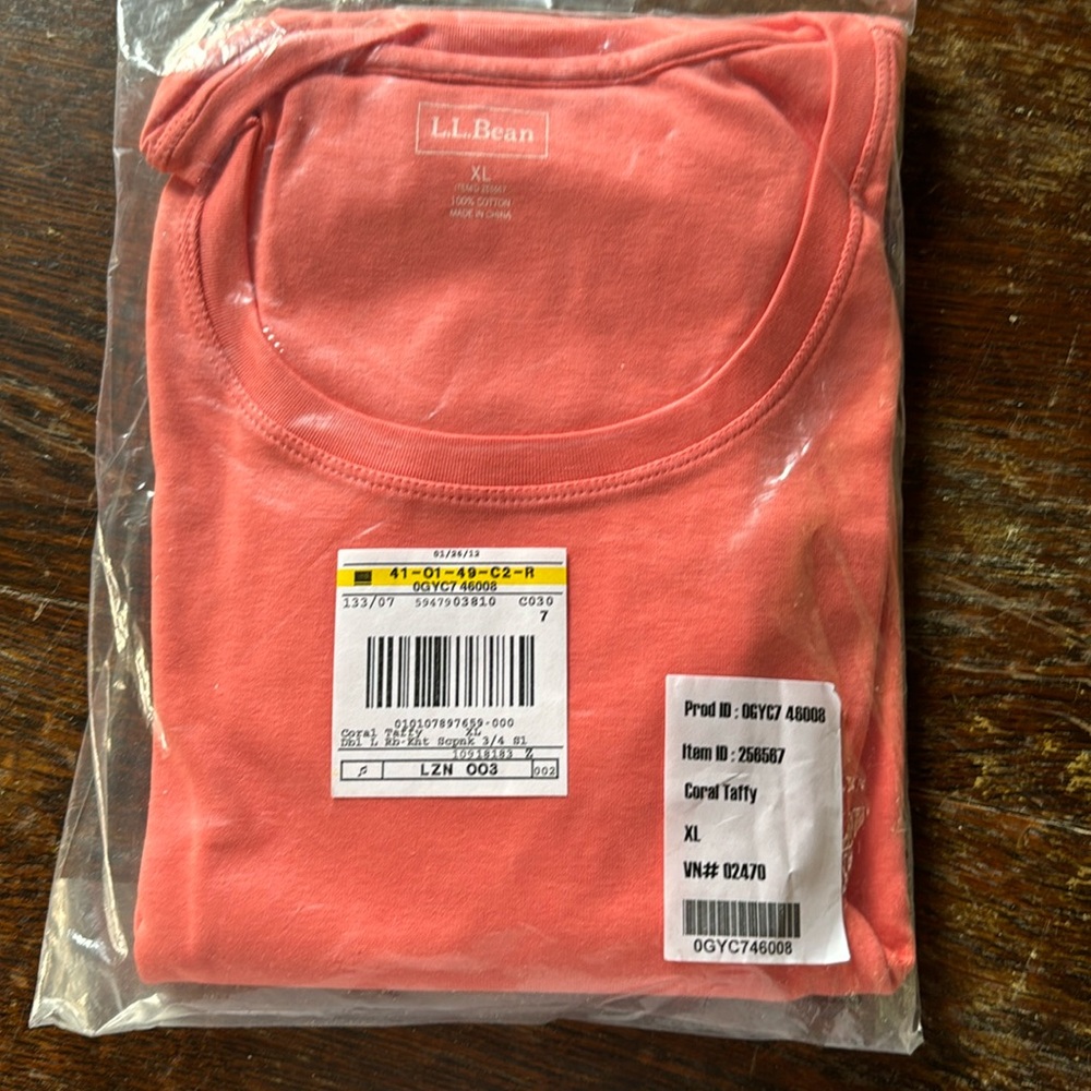 NWT 3/4 sleeve scoop neck top